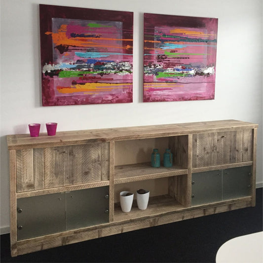 Bauholz Sideboard mit Glas-Schwenktüren