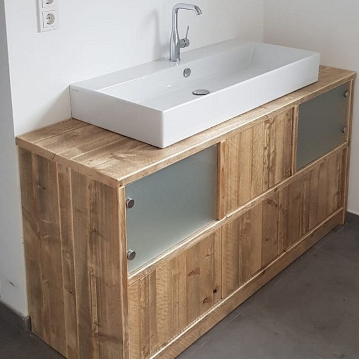 Bauholz Unterschrank mit Glas Schubladen