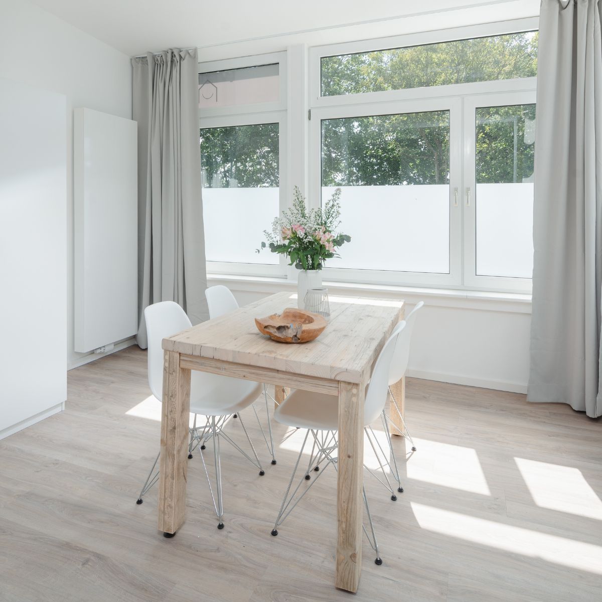 Bauholz Tisch, klassisch