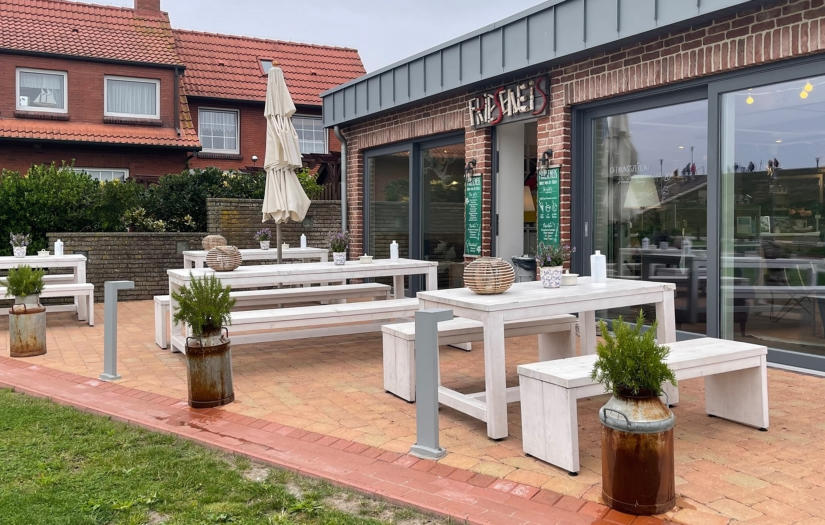 Bauholz Tisch mit Holzstreben, klassisch