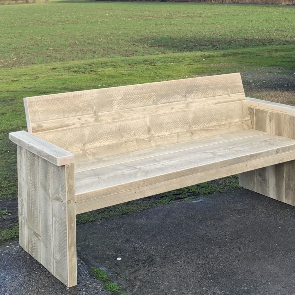 Bauholz Bank, Wangenform, Rückenlehne/Armlehne