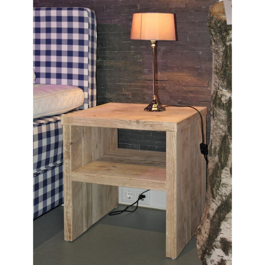 Bauholz Hocker mit Einlegeboden, Wangenform
