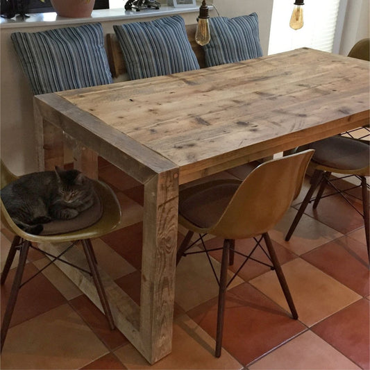 Bauholz Tisch, Kantholzrahmen