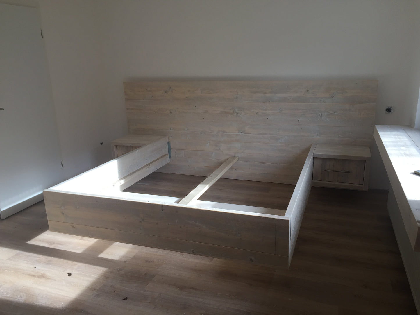 Bauholz Bett, schwebend