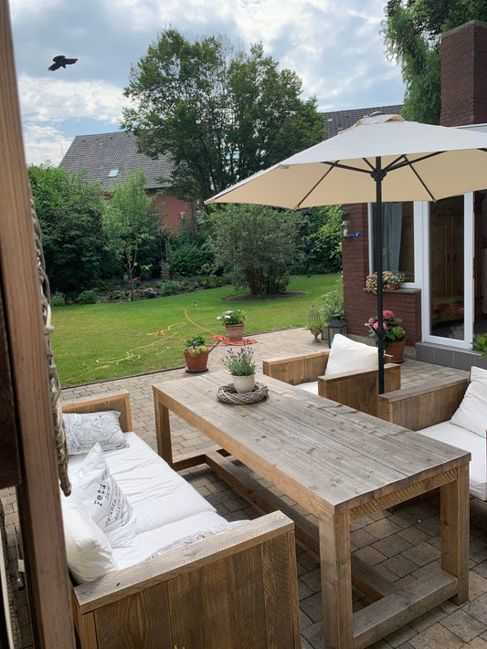 Bauholz Tisch mit Holzstreben, klassisch