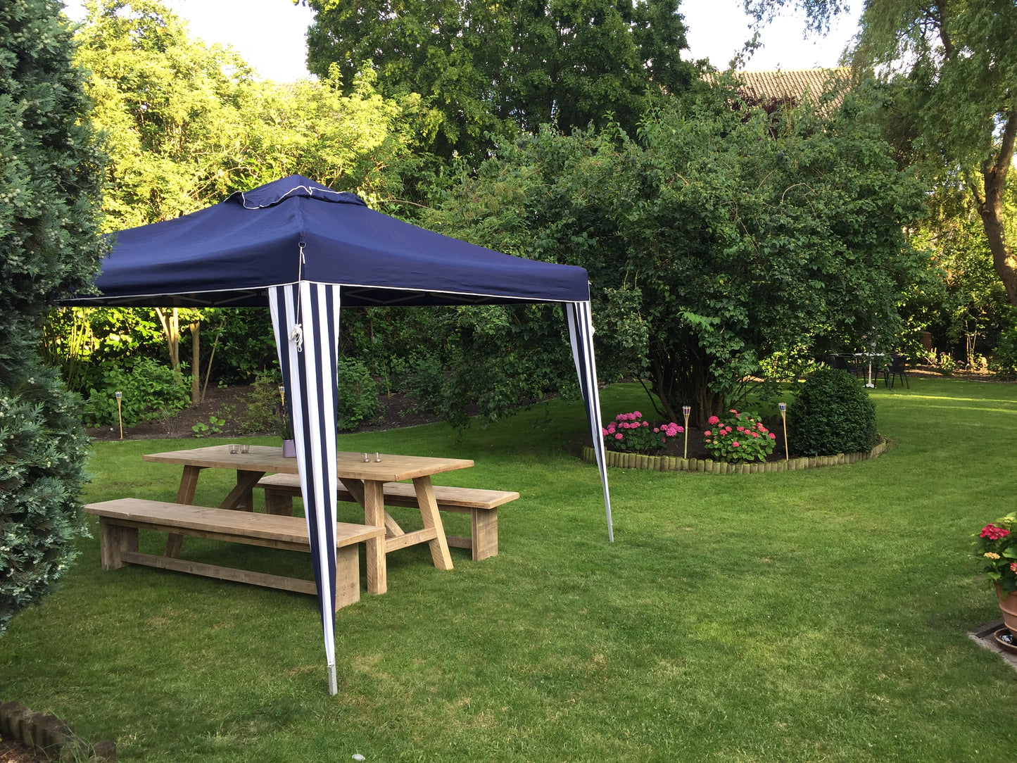 Bauholz Bank, Wangenform, eingezogen