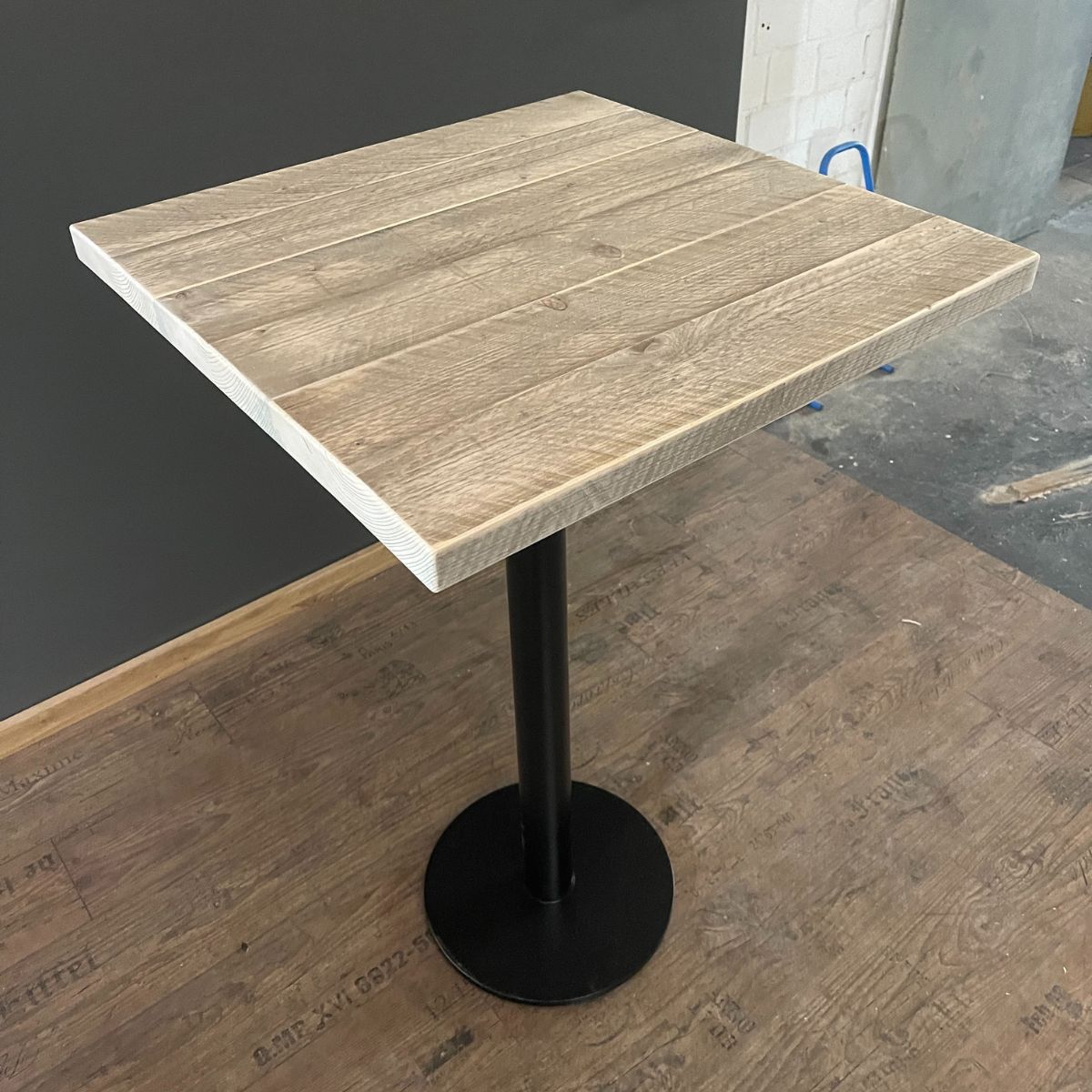 Bauholz Hochtisch, Vollmetallgestell